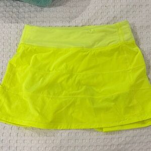 Lululemon tennis skirt highlight yellow size 4 long style excellent condition